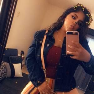 Meet your Posher, Kiomara